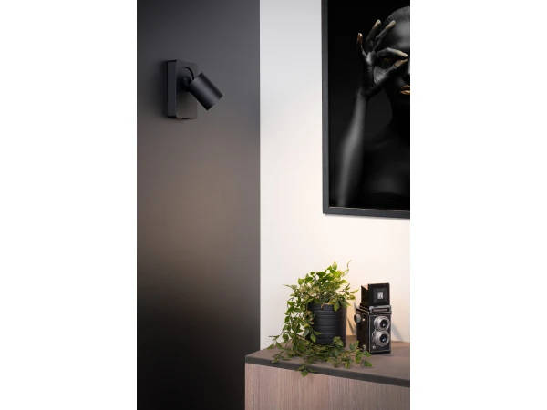 Wandspot NIGEL Met USB Oplaadpunt - Zwart Zwart 2 Wandspot NIGEL Met USB Oplaadpunt - Zwart Zwart - Afbeelding 2